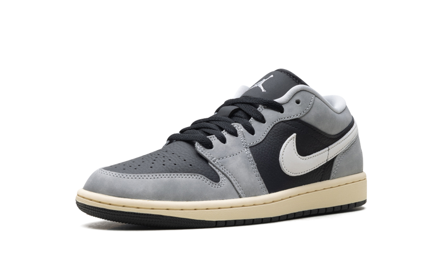 Air Jordan 1 Low SE  Light Smoke Grey