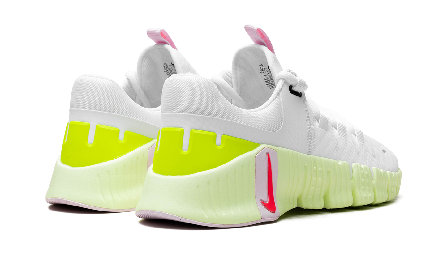 Free Metcon 5 WMNS  Barely Volt Pink Foam