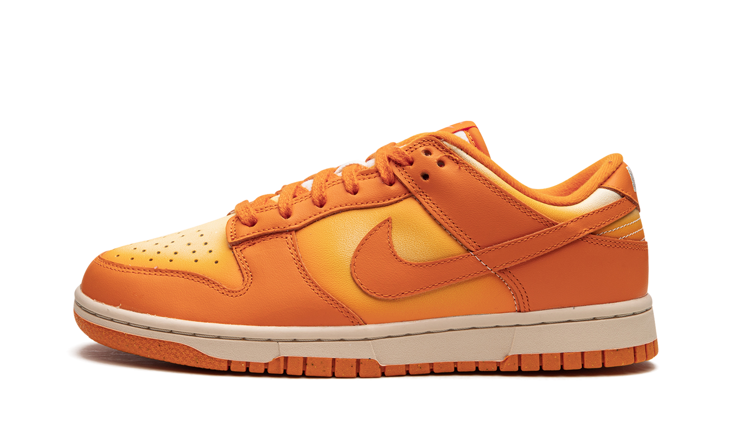 DUNK LO MNS WMNS  Magma Orange