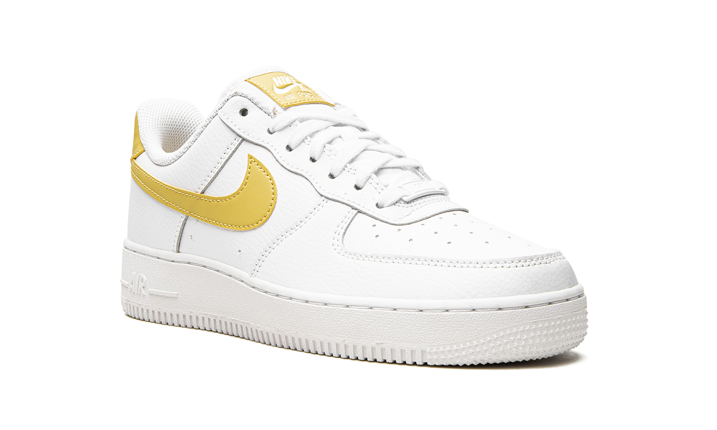 AIR FORCE 1 LO MNS WMNS  White / Saturn Gold