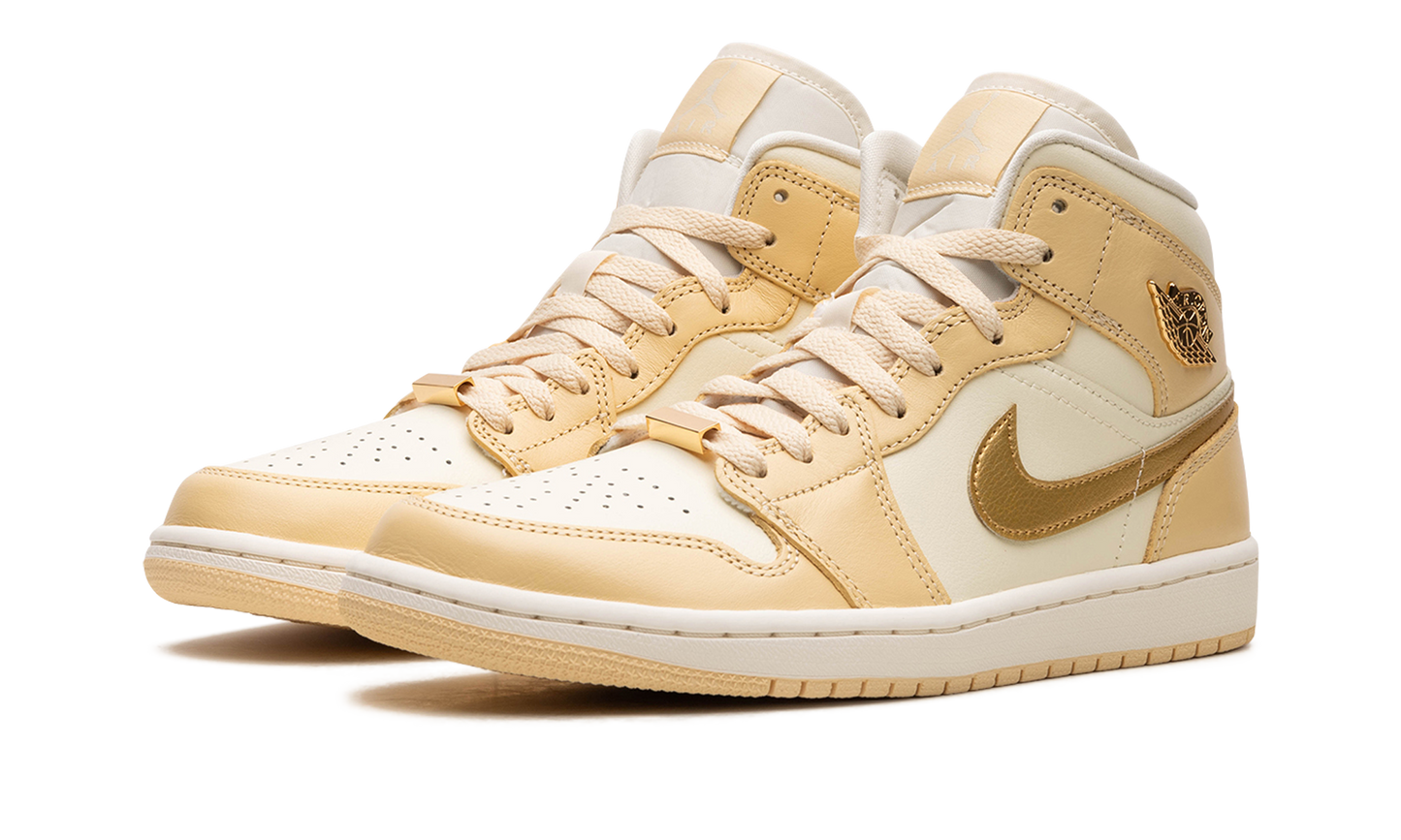AIR JORDAN 1 MID WMNS  Pale Vanilla