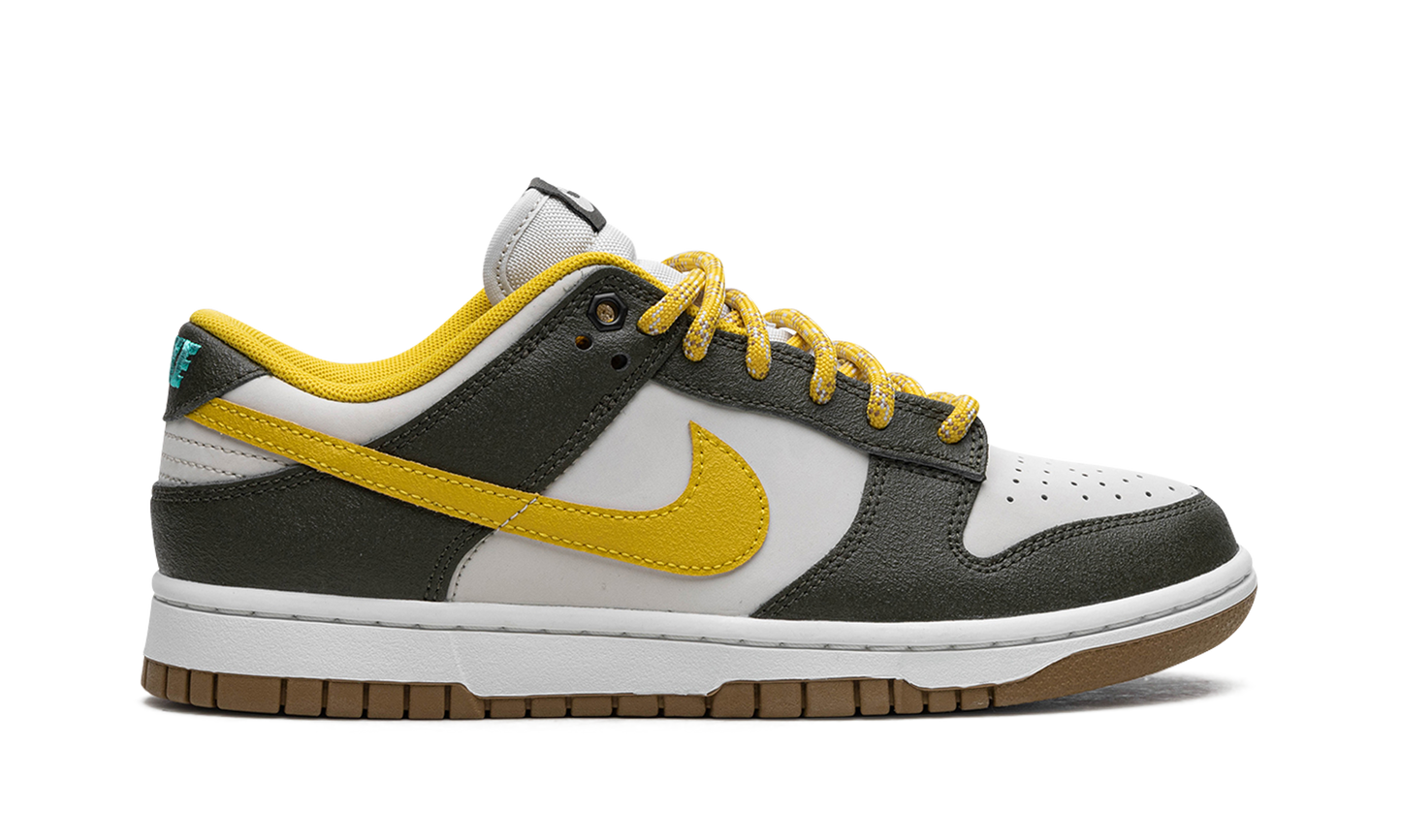 Dunk Low  Cargo Khaki / Vivid Sulfur