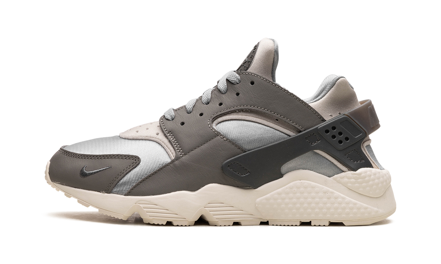 AIR HUARACHE  LIGHT SMOKE GREY