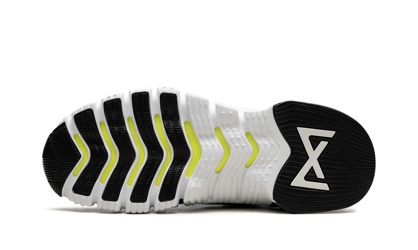 FREE METCON 3 WMNS  Black / White