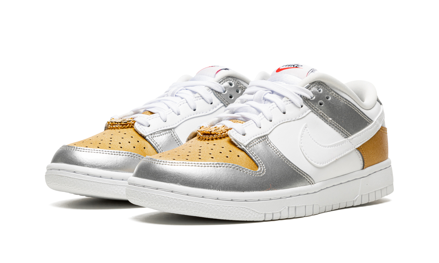 DUNK LOW WMNS  Gold White Silver