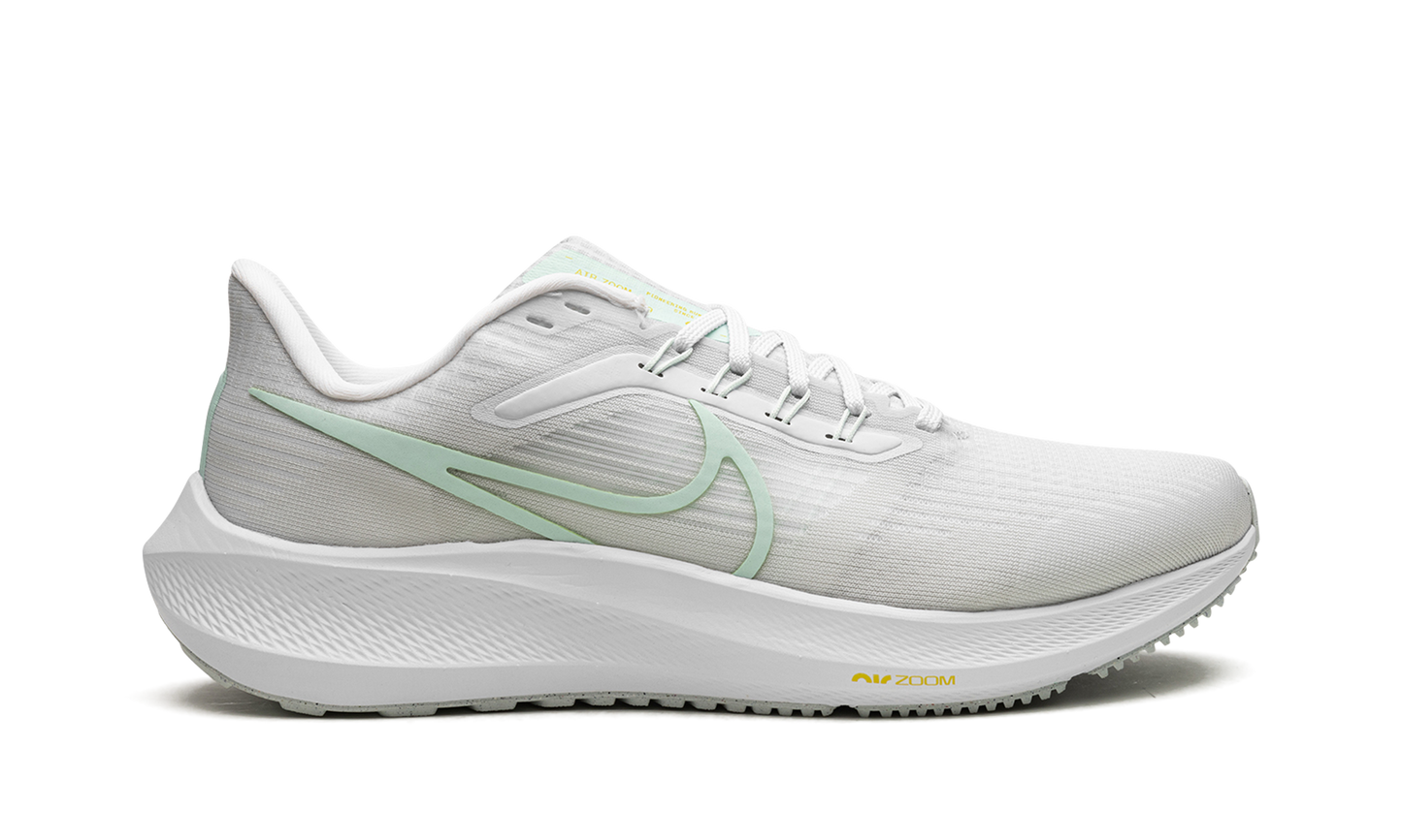 AIR ZOOM PEGASUS 39 MNS WMNS  Barely Green