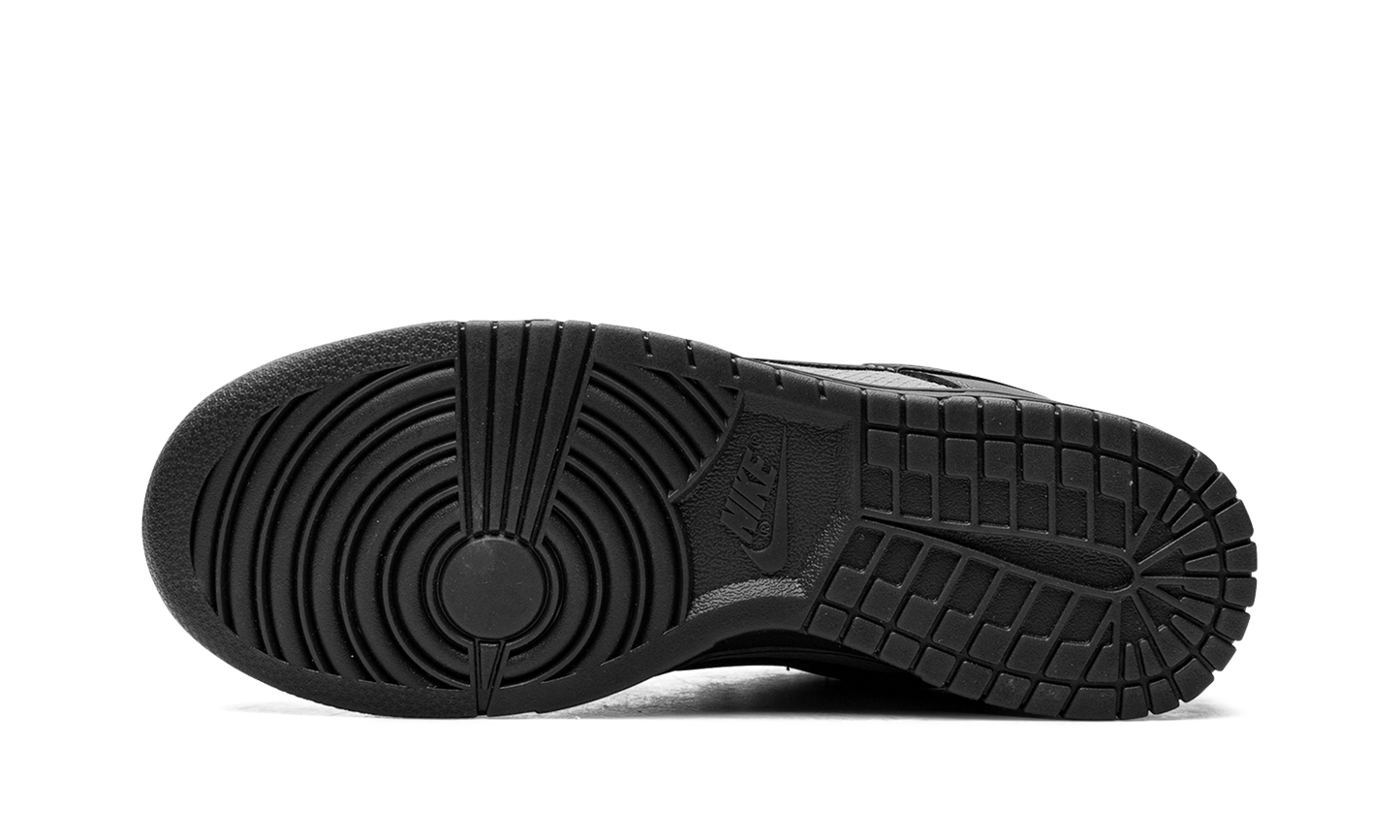 Dunk Low Retro SE  Off Noir Smoke Grey