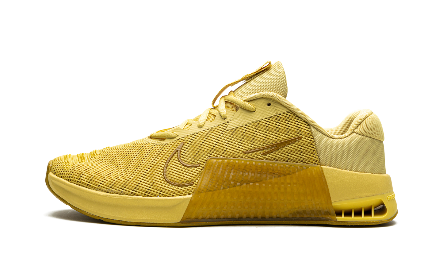 Metcon 9  Saturn Gold
