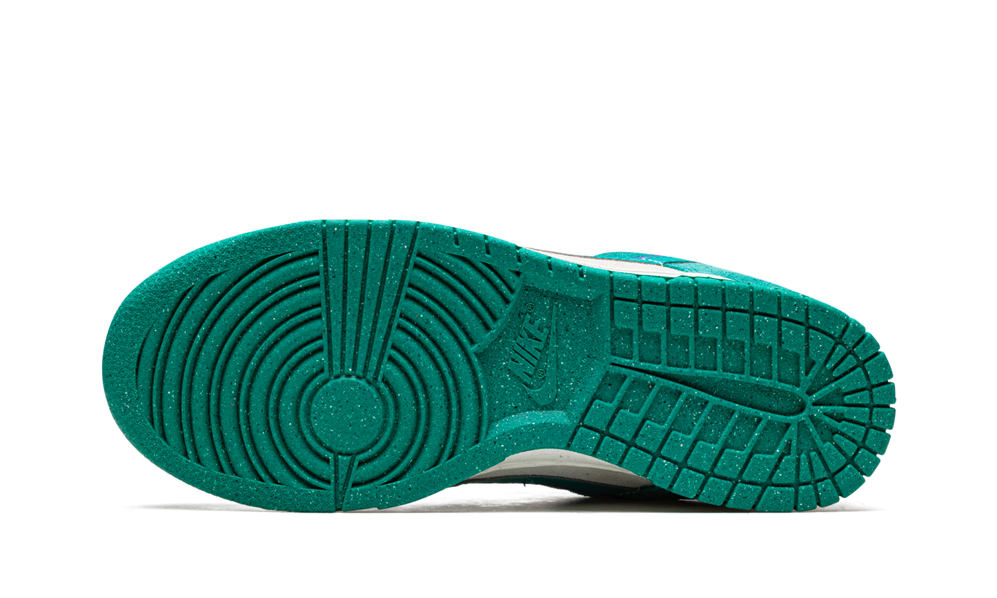 DUNK LO MNS WMNS  85