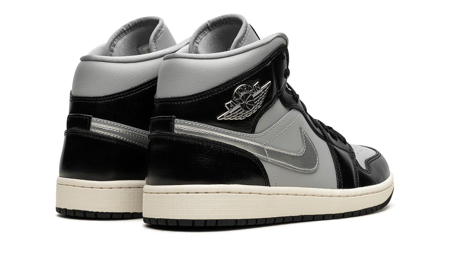 AIR JORDAN 1 MID SE WMNS  Black Chrome