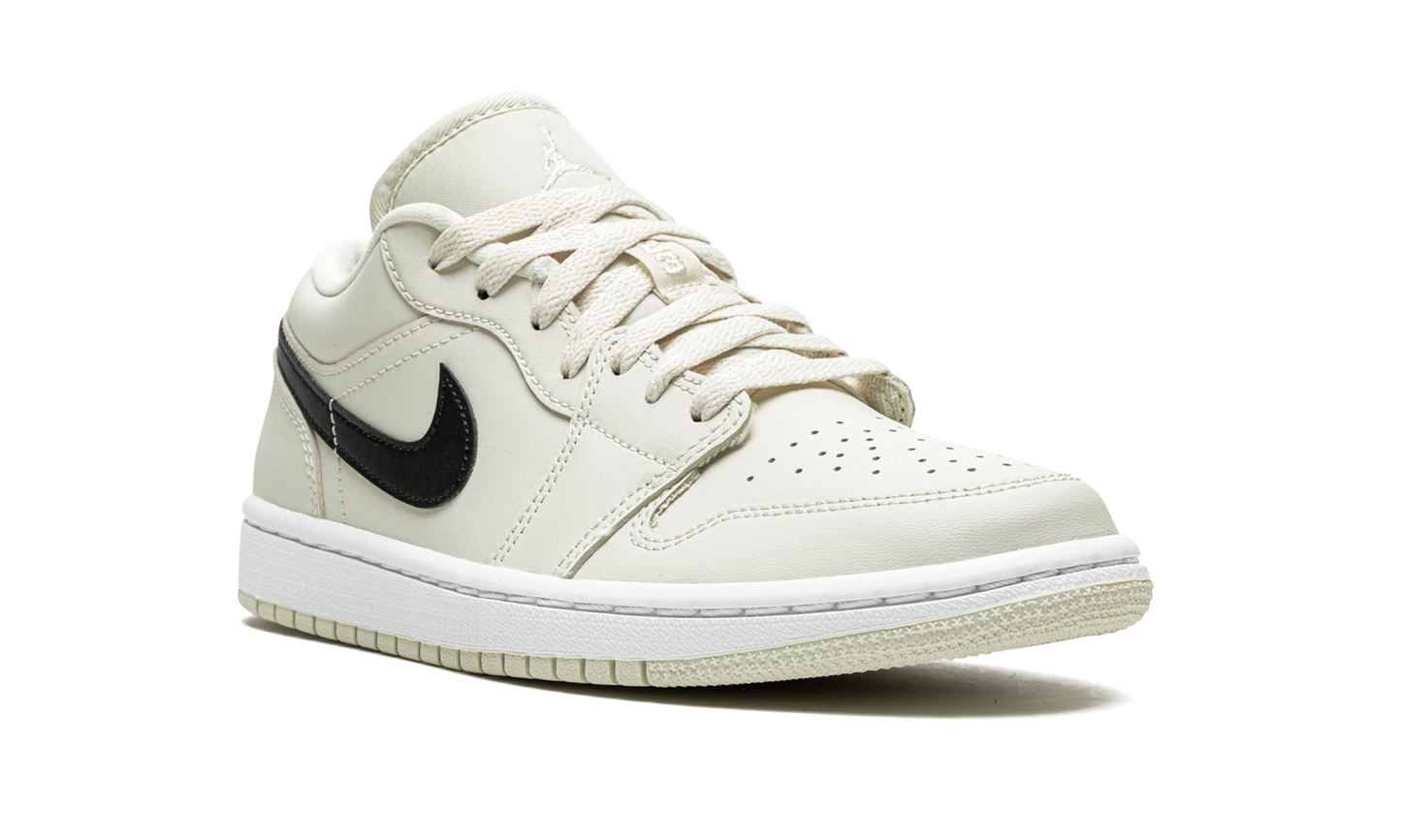 AIR JORDAN 1 LO WMNS  Coconut Milk