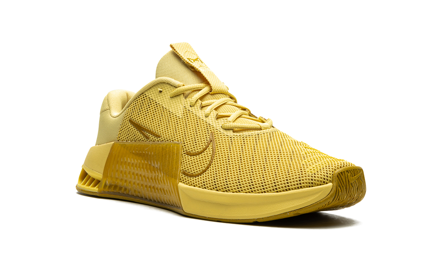 Metcon 9  Saturn Gold