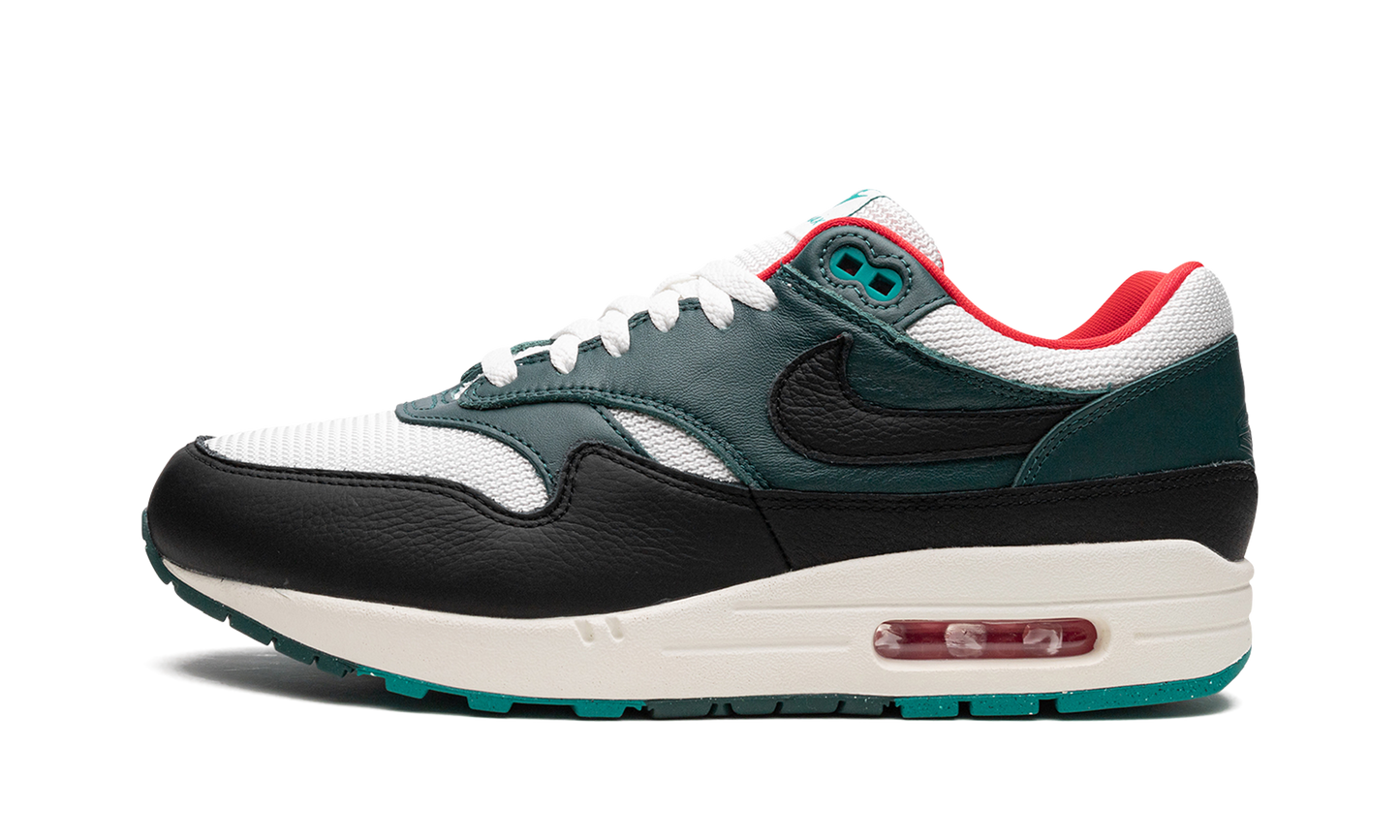 Air Max 1  LeBron James x Liverpool